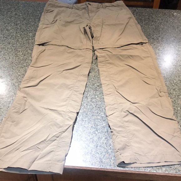 Iceberg Medium convertible pants. Tan. Outdoor. Zip off. Multiple pockets - Picture 9 of 14